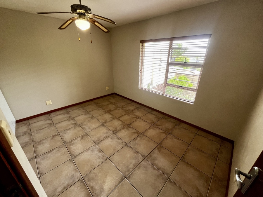 To Let 2 Bedroom Property for Rent in Beacon Bay Eastern Cape